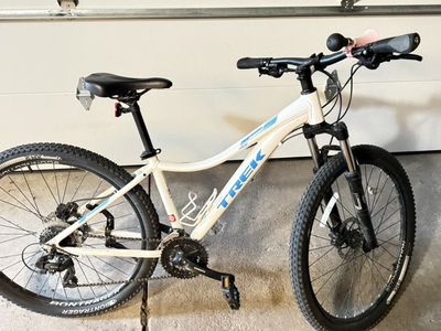 Women's Trek Skye S (15.5) MTN Bike