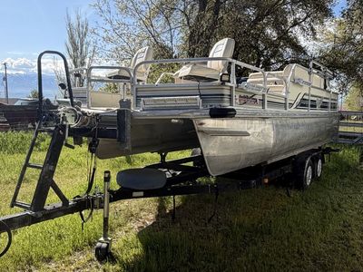 1998 Pontoon Boat - Ready For The Lake