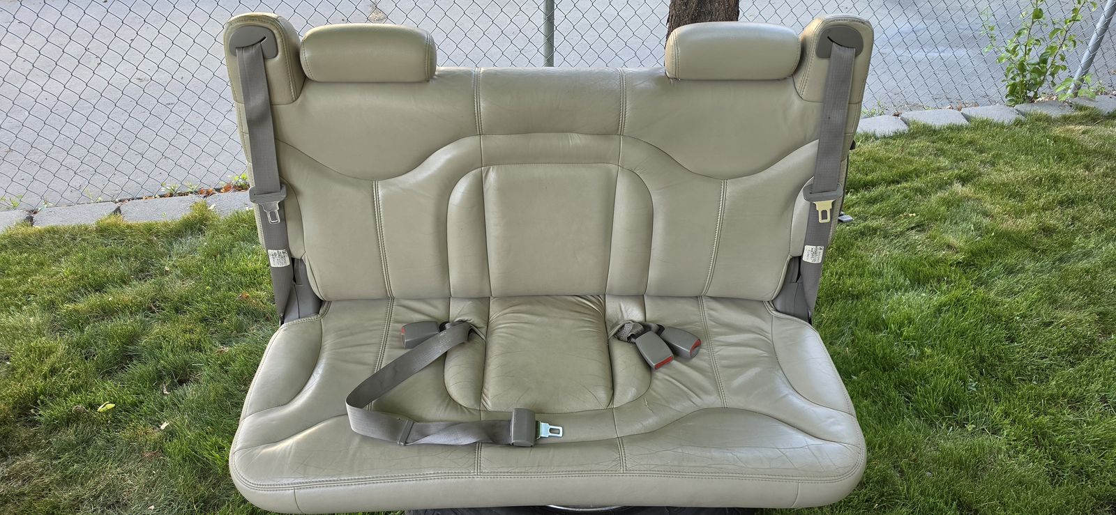 Seat, 3rd row, Suburban 2000 to 2006