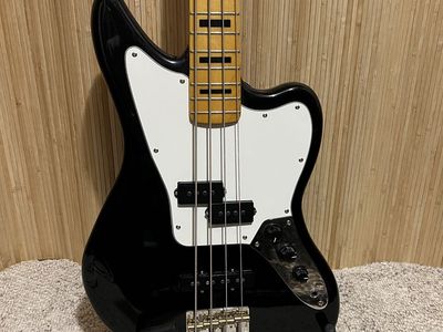 Fender Jaguar Bass Guiar - 2012 Modern Player series - RARE!