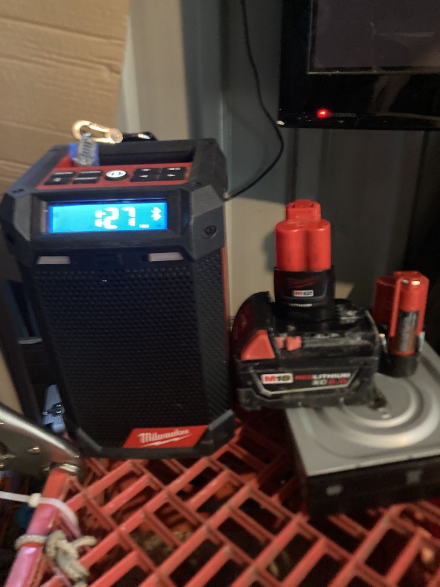 Milwaukee Bluetooth speaker m12 m18 battery 