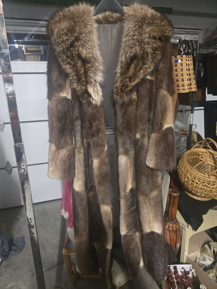 Luxurious Muskrat & Raccoon Fur Coat - Size M