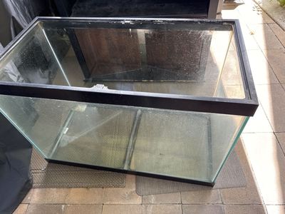 60 gallon Aquarium with base/cabinet