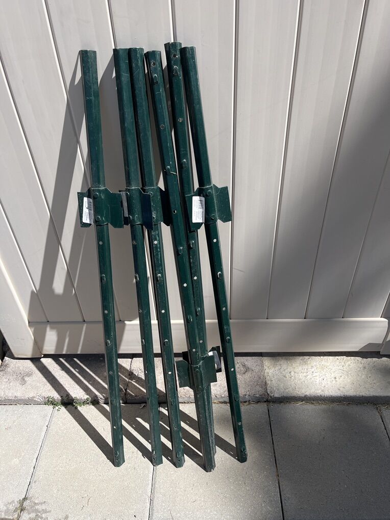 NEW 6 Green 36 T-posts/Garden Net Holders.