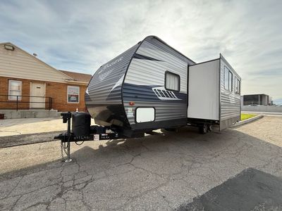 2019 Crossroads Zinger 249RK with Slide