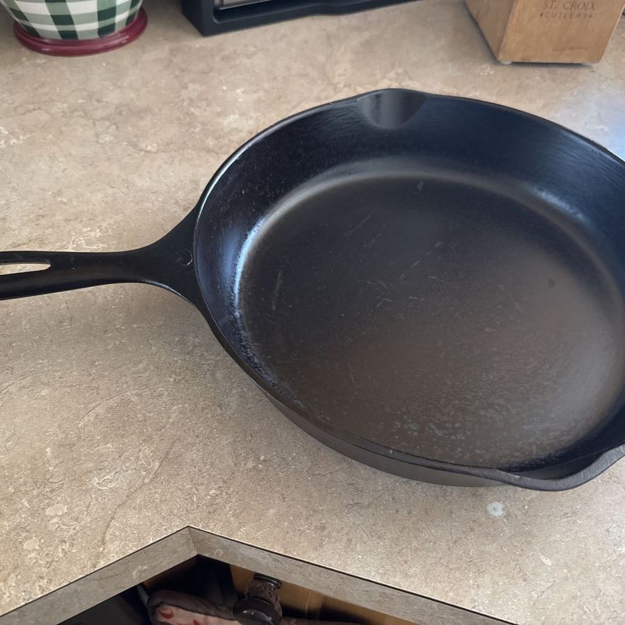 CAST-IRON FRYING PAN