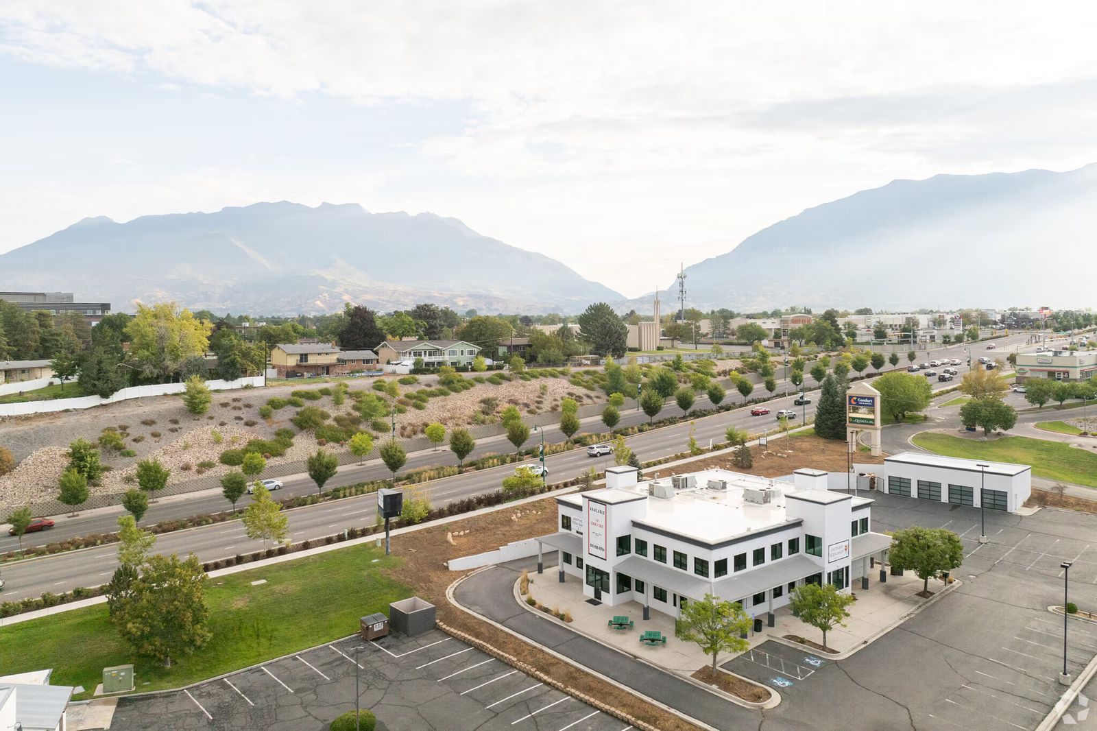 Private Entrance Suite: Converted Finished Garage Bay- Right on University Pkwy, Designated Parking