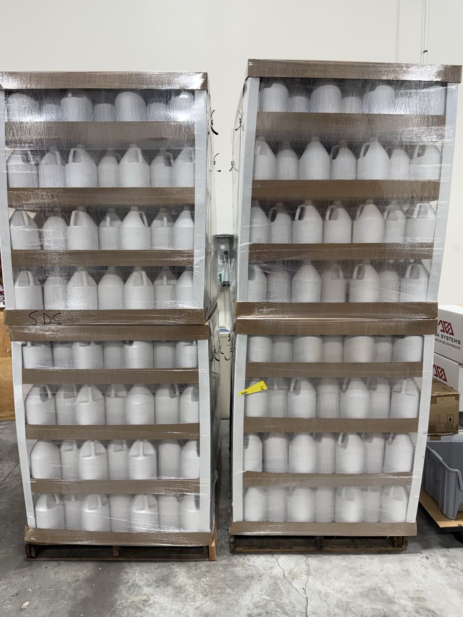 848 New 1-Gallon White HDPE Bottles w/ Caps – 38-400