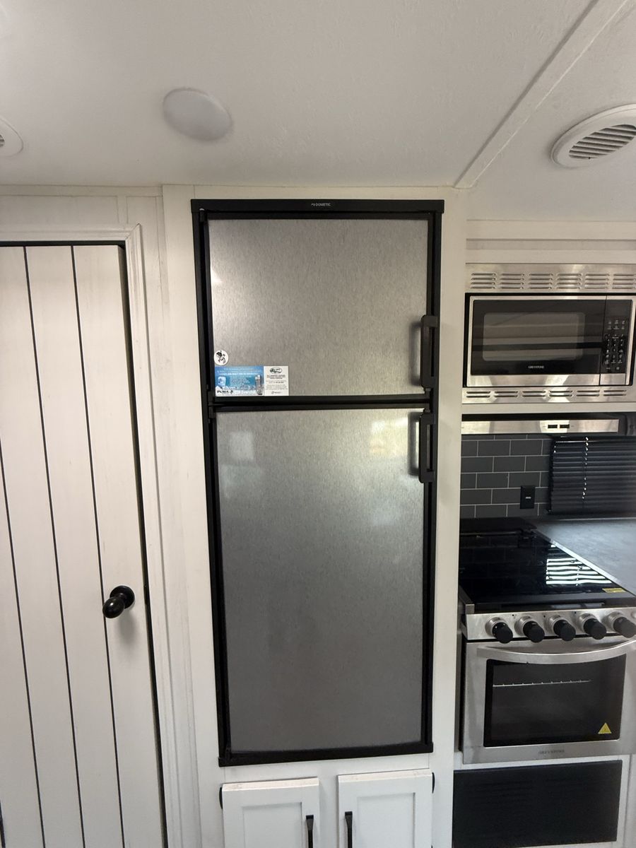 Main image 32