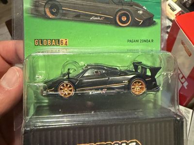 Pagani Collectible 1/64 Cars