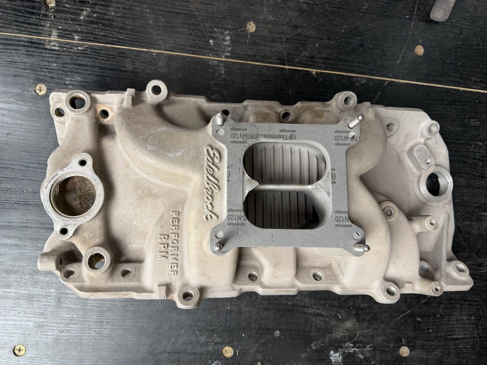 Edelbrock intake manifold for Big Block Chevy