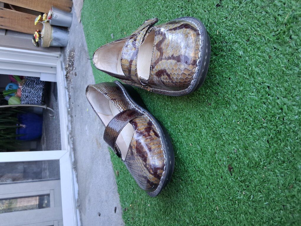 Allegra python print maryjane shoes sz 38