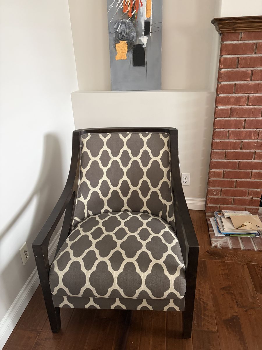 Accent chair