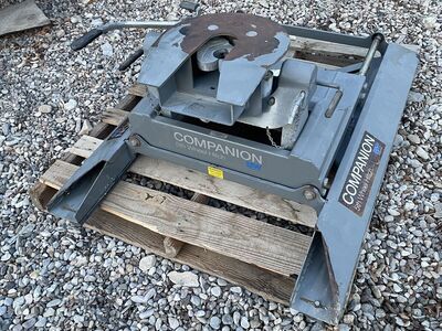 B&W Companion Sliding Hitch