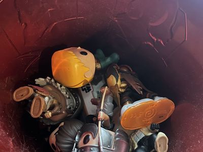 A bucket of 7 pop dolls