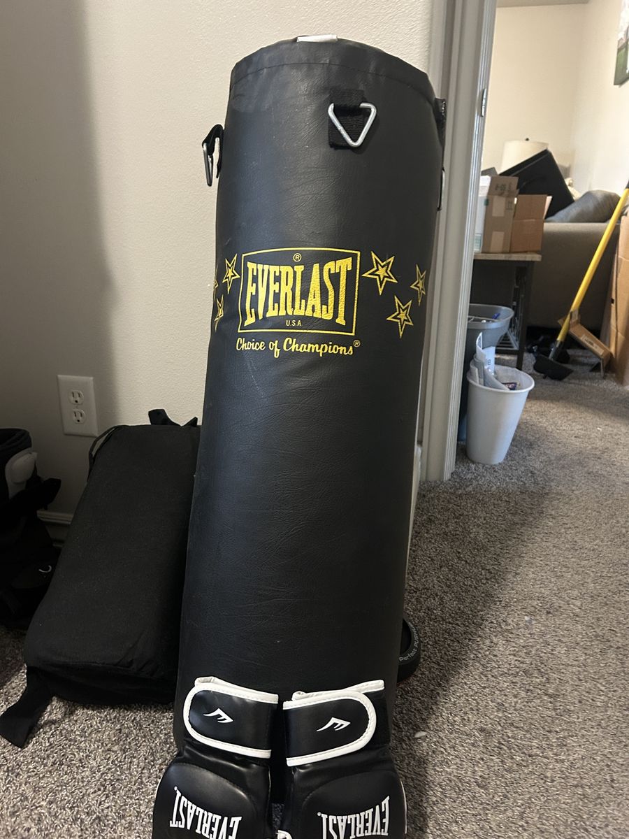 Everlast Heavy Bag Kit: Punching Bag and Boxing Gloves - Choice of Champions