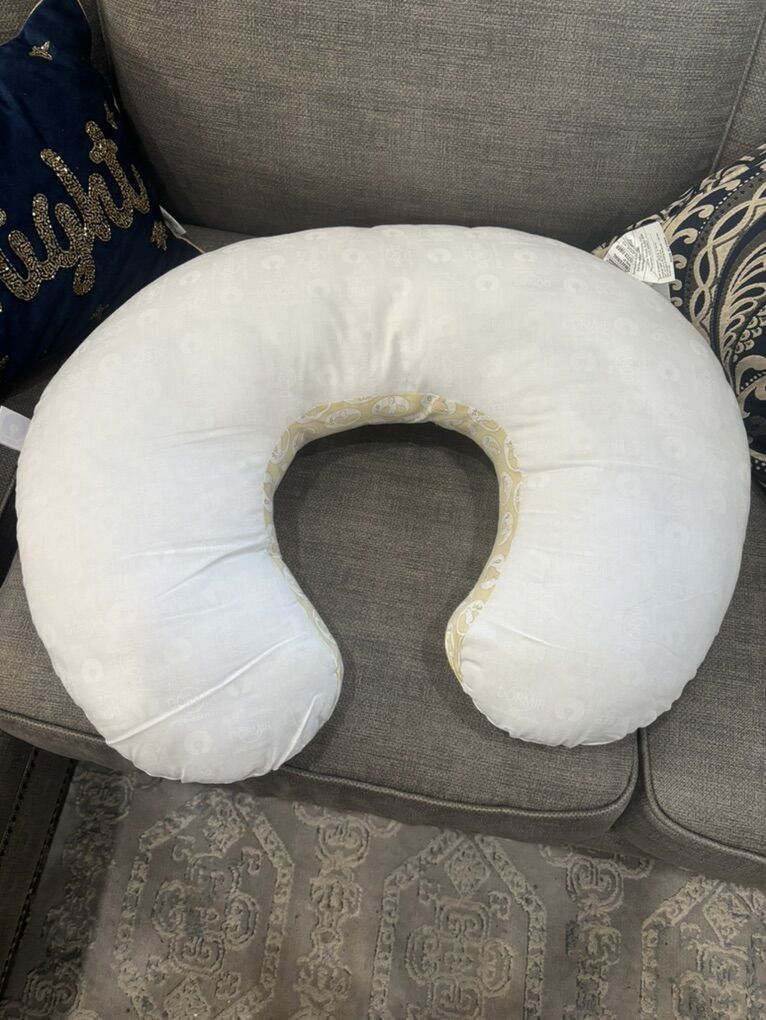 Boppy Nursing Pillow With 2 Covers