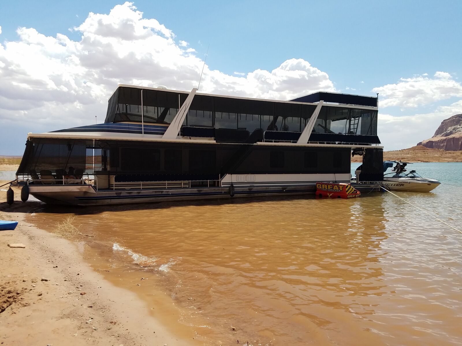 75' Houseboat for Sale - Entire Houseboat - 1991 4bdr 2 Bath - 75 x 16