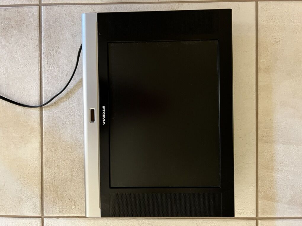 15 Inch Television With Wall Mount