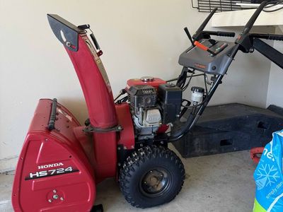 Honda HS724 WA Snowblower – Great Condition
