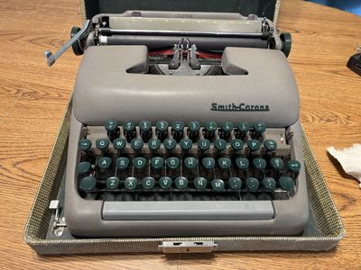 Antique 1952 Smith Corona Type Writer