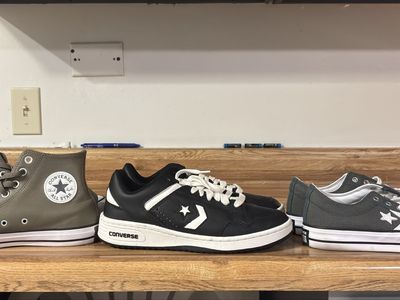 Converse Size 7.5 men’s/9.5 women’s