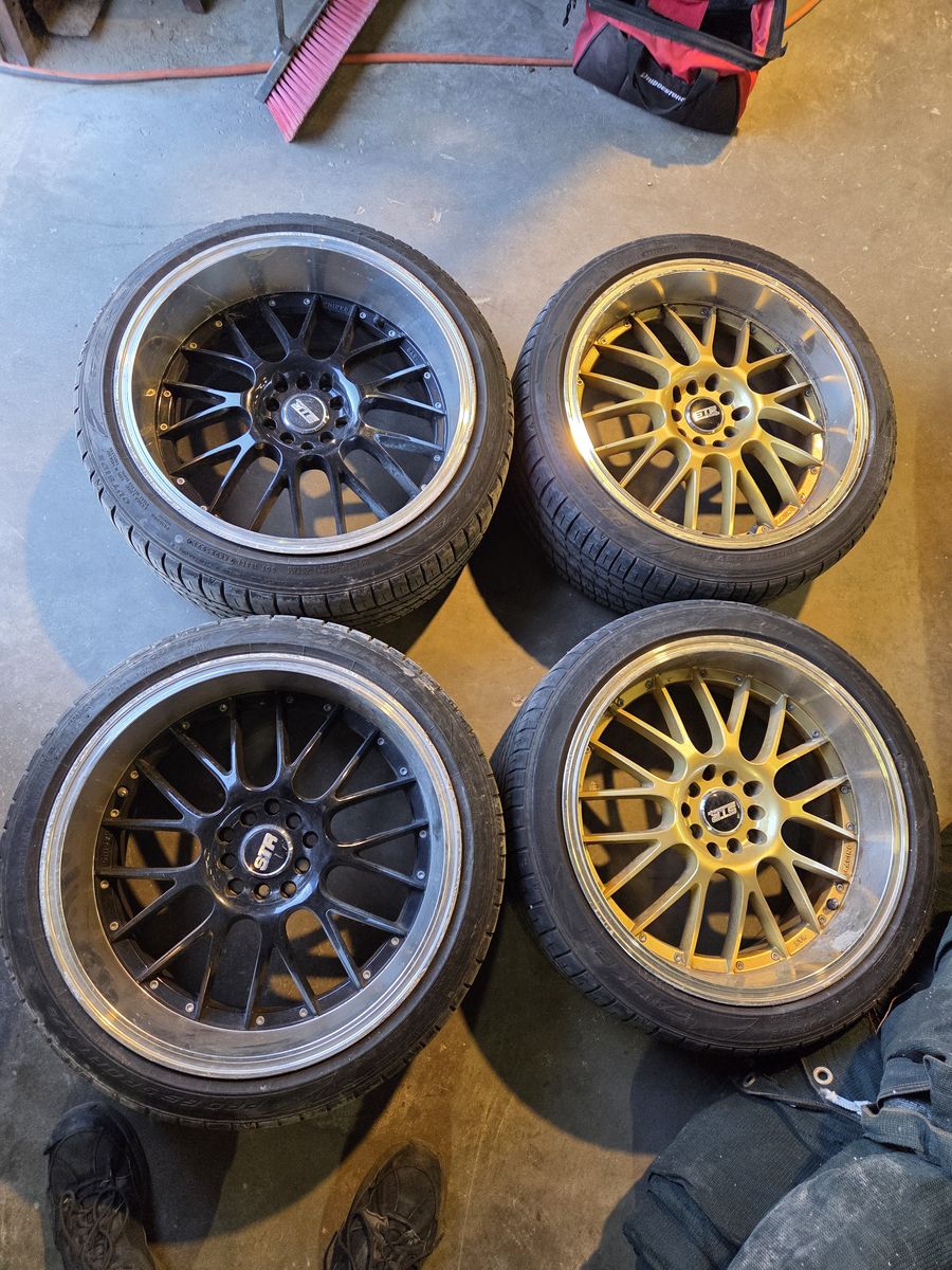 Staggered universal 5 lug wheels & tires