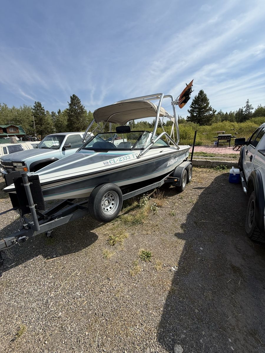 1994 Ski Brendella Ski Boat