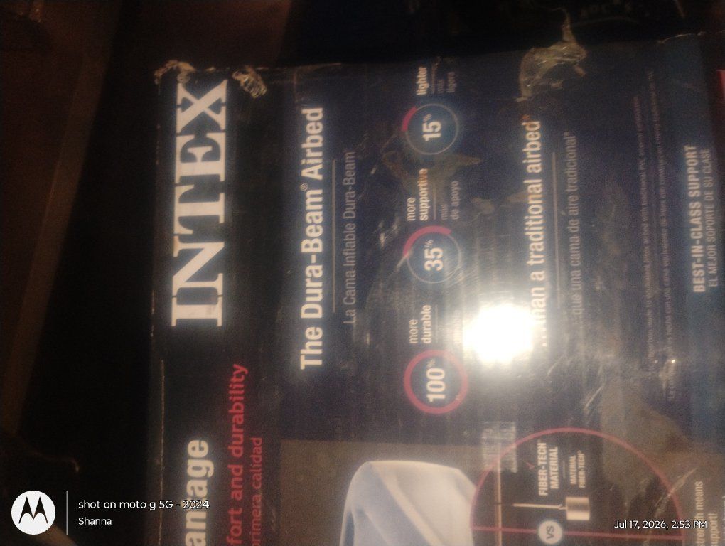 NEW In Box Intex 15" Dura-Beam Deluxe Full Air Mattress with Built-In Pump