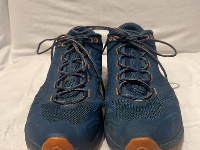 Lasportiva men’s size 9.5 teal with orange trim Karacal trail shoes