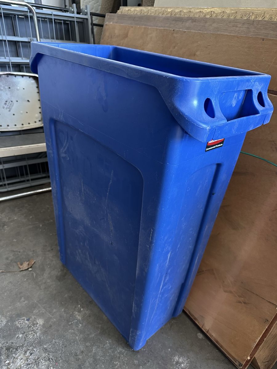 Rubbermaid Slim Jim 23 Gallon Recycle Bin