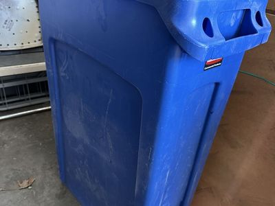 Rubbermaid Slim Jim 23 Gallon Recycle Bin