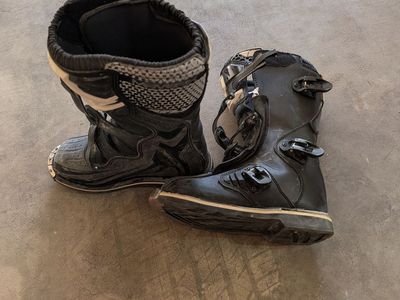 Dirt Bike Boots (Youth Size 4)