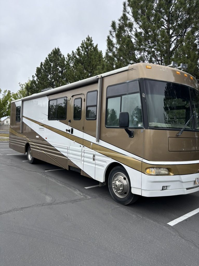 1999 Winnebago Chieftain 36' Diesel Motorhome