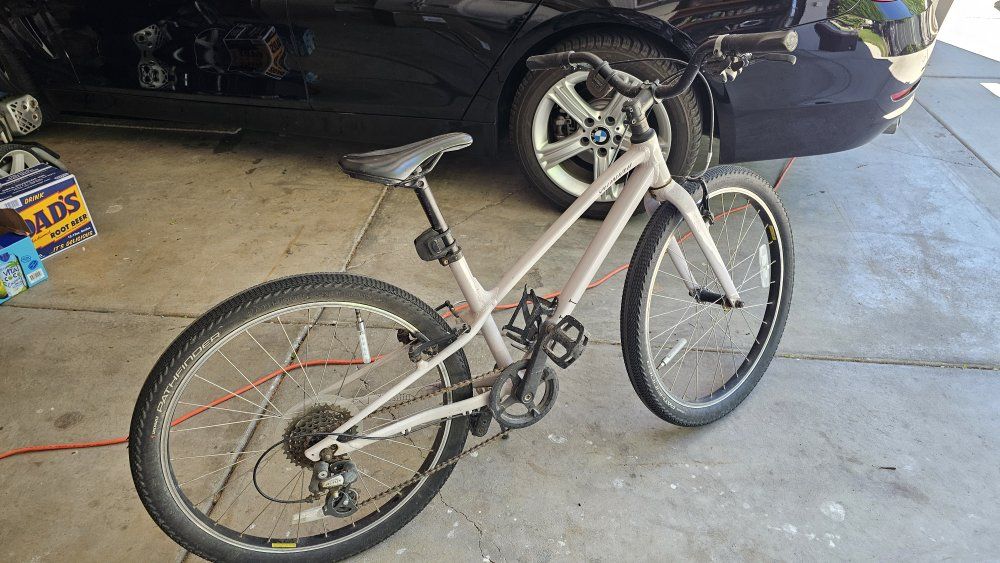 1 off white kids specialized bike