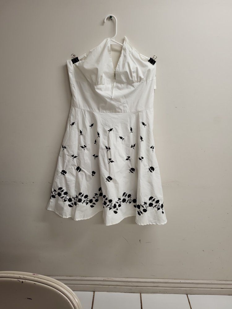 ladies size 16 runs smaller white dress, has some flaws NWT