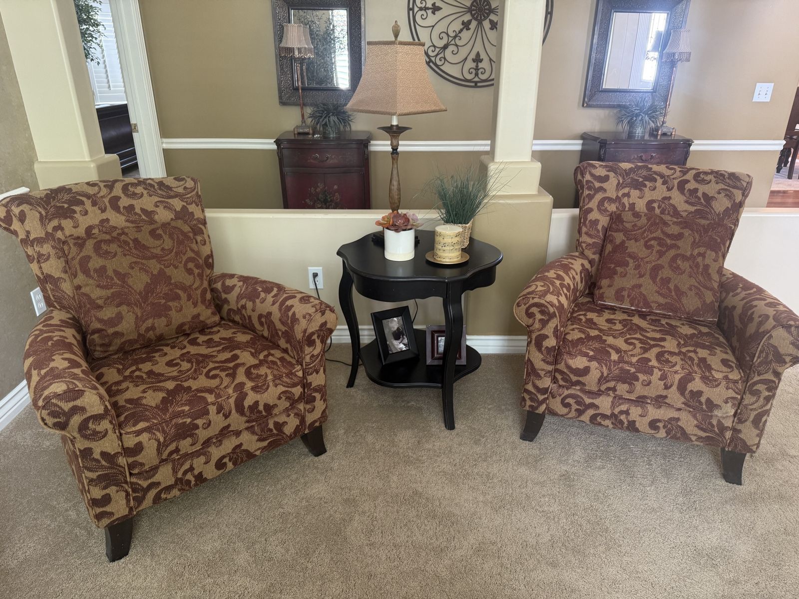 2 matching chairs
