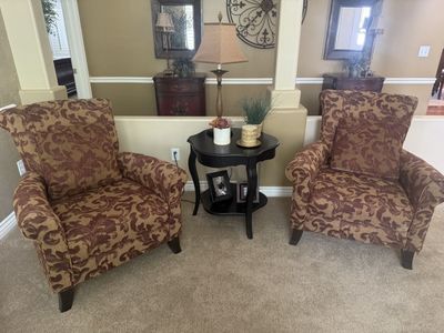 2 matching chairs