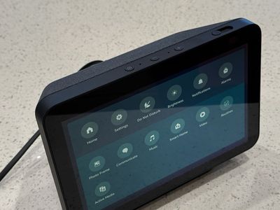 Echo Show 8: Comes with adjustable stand & extension cable