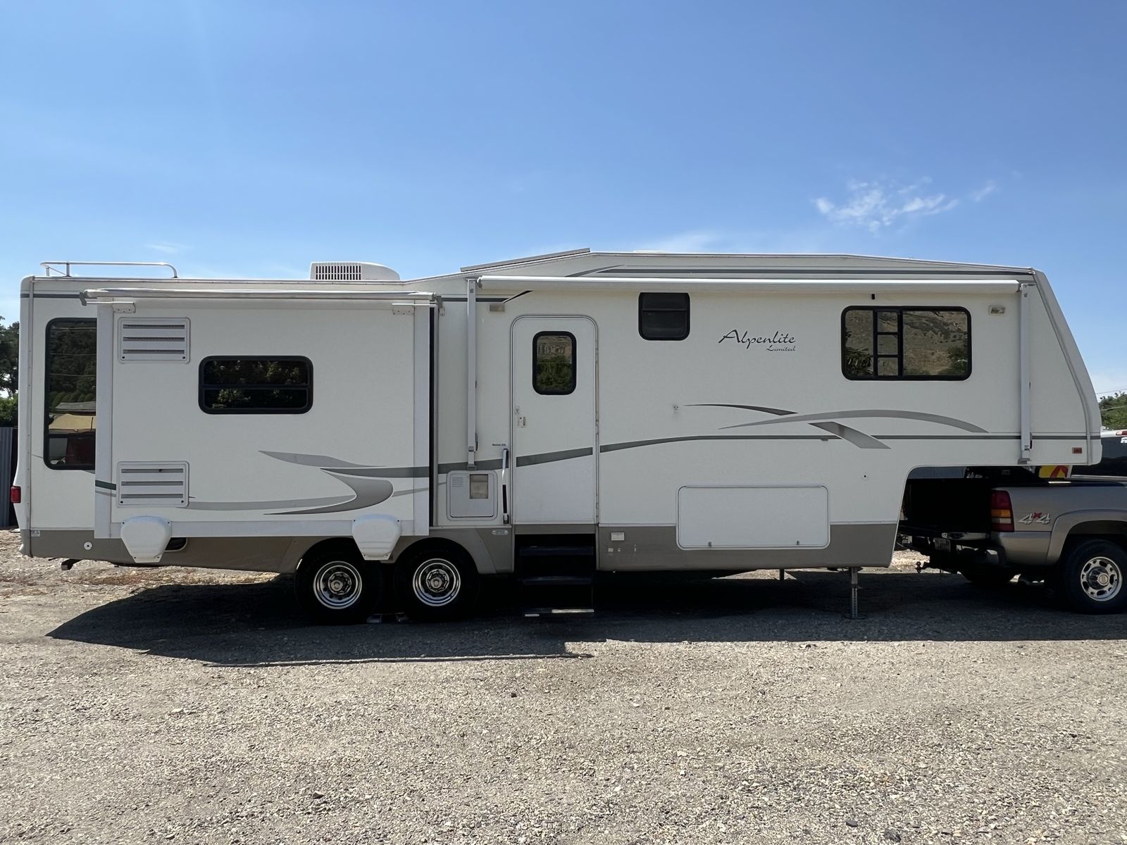 Alpenlite Limited Fifth Wheel Travel Trailer