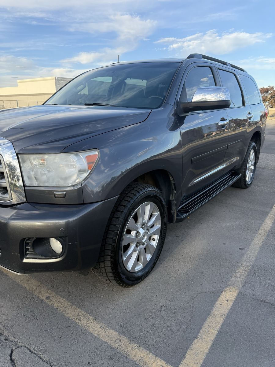 2011 TOYOTA SEQUOIA Platinum