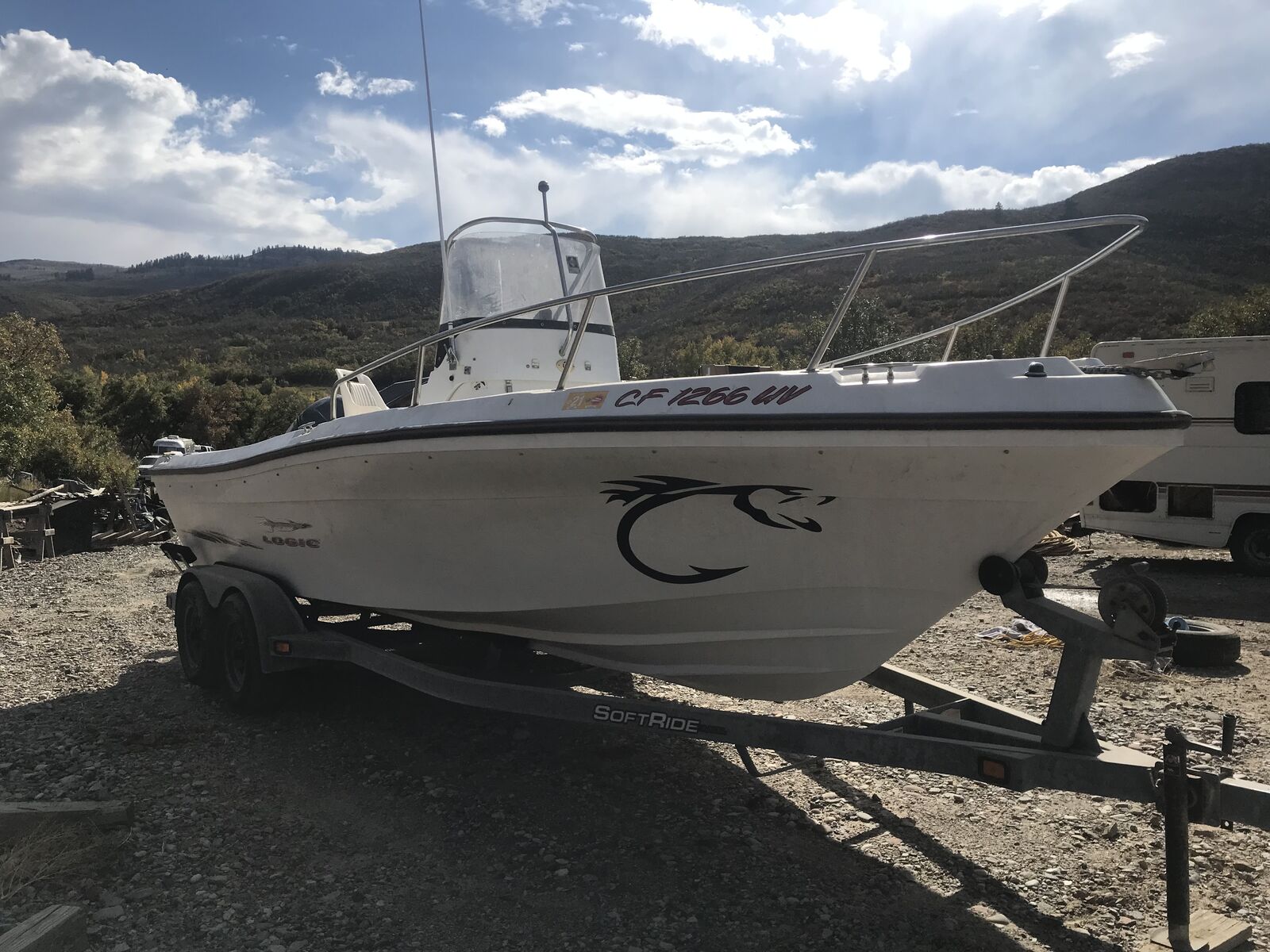 2001 Logic 210 CC Fishing boat 21’