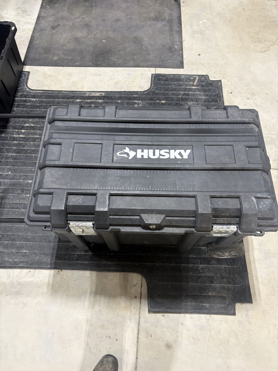 Husky Heavy Duty Plastic Storage Chest Box with Interior Tray