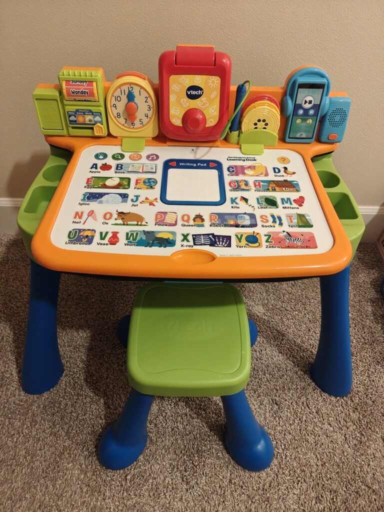 Vtech Touch and Learn Deluxe Study Table