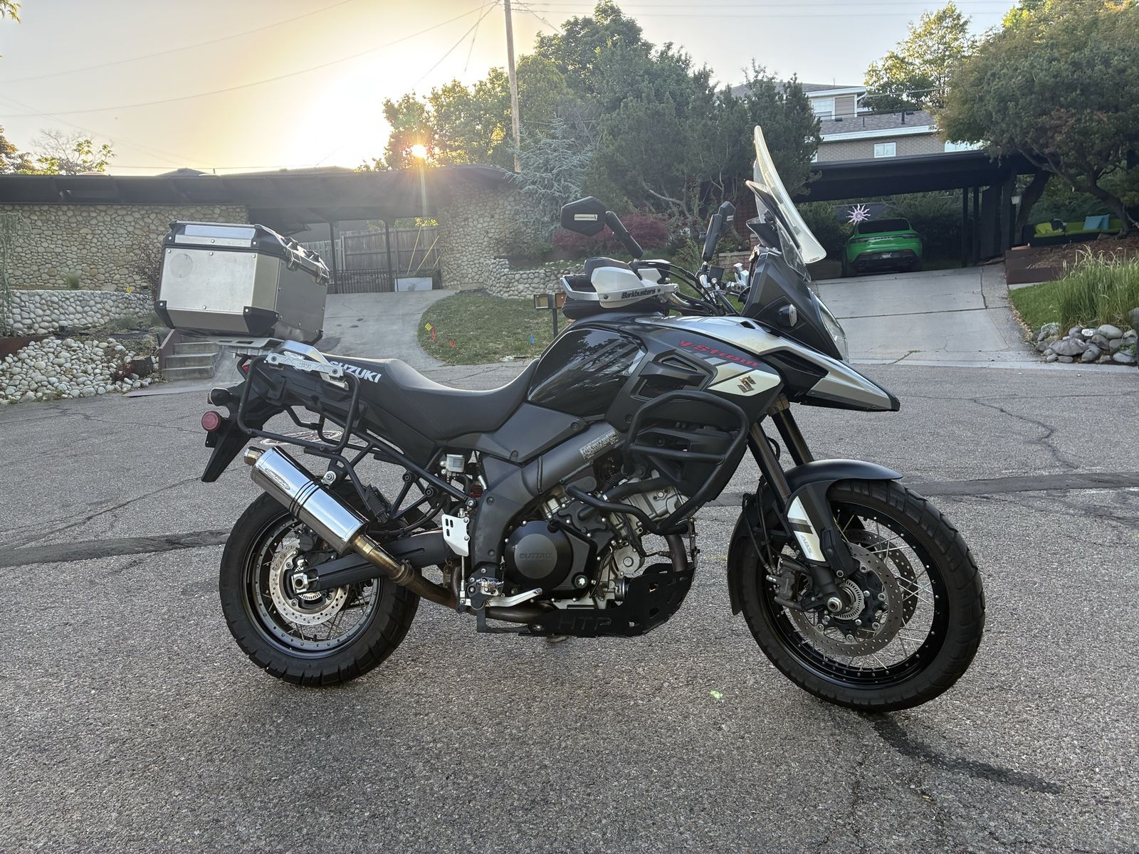 2018 Suzuki V-Strom 1000xt Adventure Touring Bike – Excellent Condition