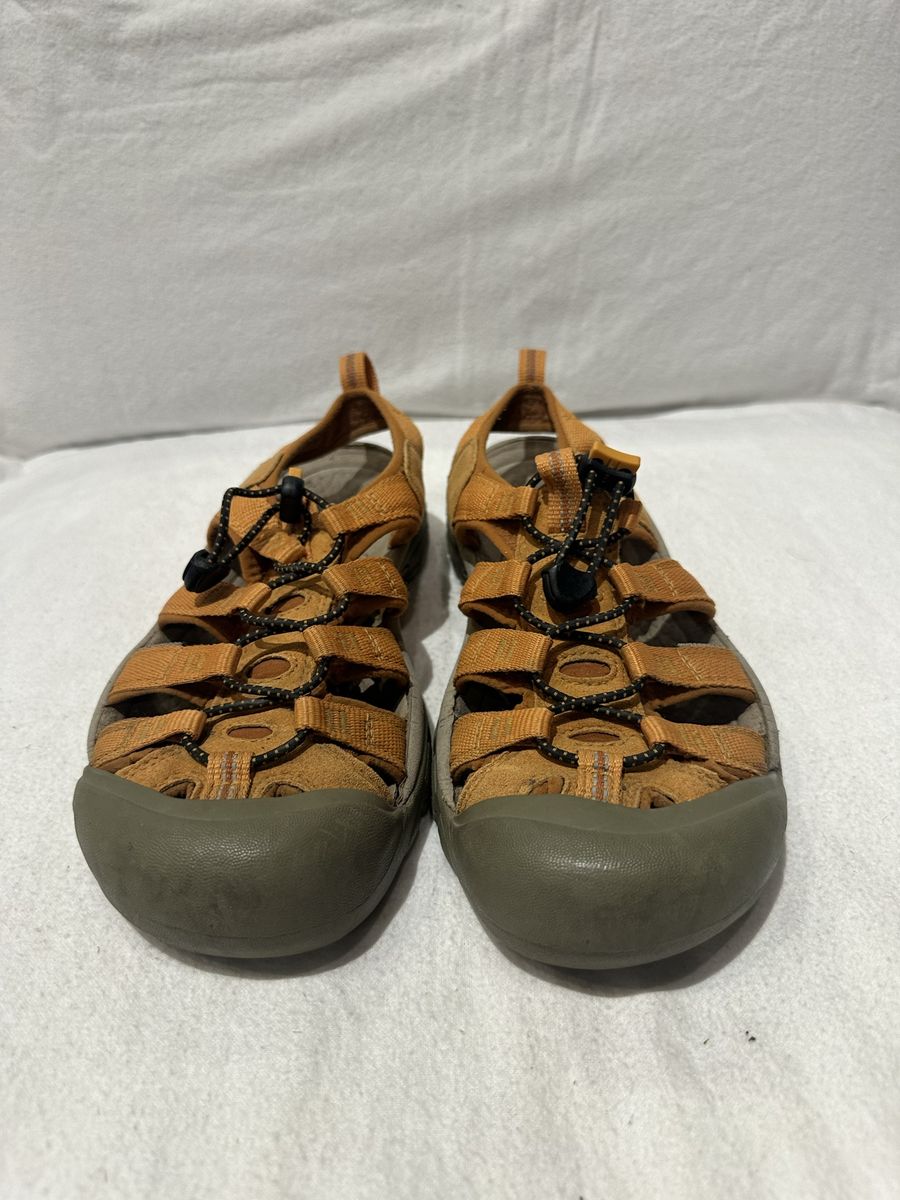 Keen women’s size 9 Wtrprf orange, hiking sandals