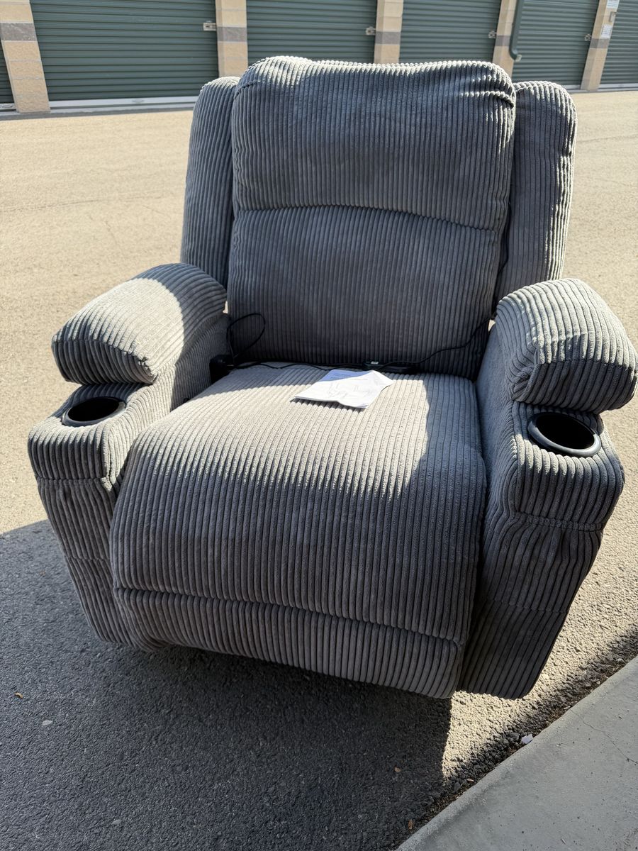 Brand new Ikakos 360° Swivel Rocker Recliner Chair with Heat & 8-Point Massage