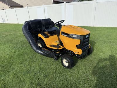Cub Cadet XT1 Riding Lawnmower w/ 3Bagger