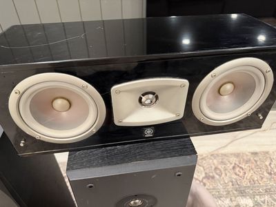 Yamaha NS-C444 Center Channel Speaker.