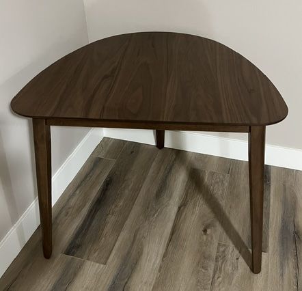 Kitchen table and 2 chairs